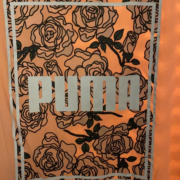 Cute and comfortable pull on T-shirt. Size large - Picture 2 of 3